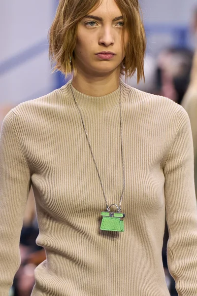 Look 17